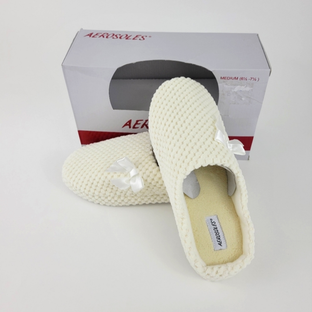 AEROSOLES IVORY WOMEN'S SLIPPERS Size 6 1/2"-71/2"